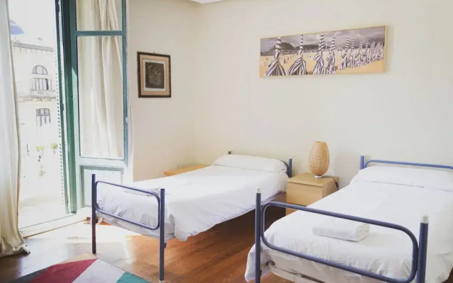 Urban House Hostel