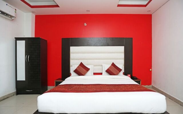 OYO 15172 R D Plaza
