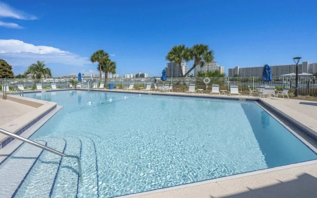 The Condor - Stay for 6