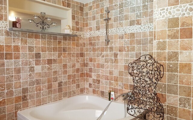 Modern Villa with Swimming Pool in Aups