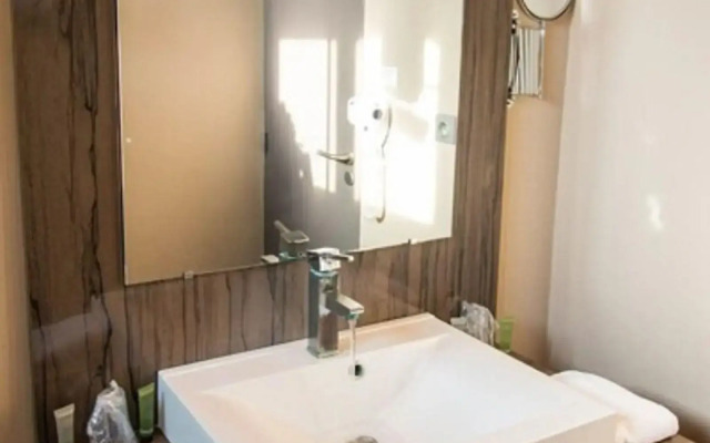 Safari Hotel