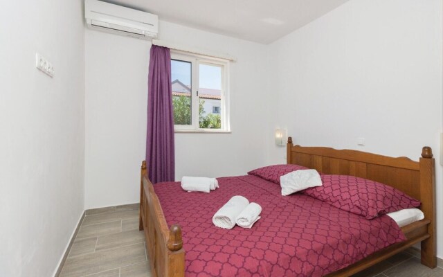 Beautiful Home in Vir With Wifi and 5 Bedrooms