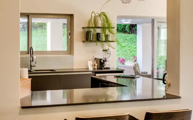 Charming Home With Mountain Views at Rivendell