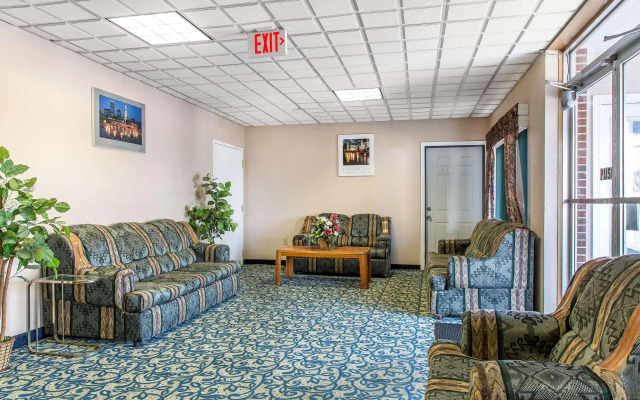 Econo Lodge Cranston - Providence