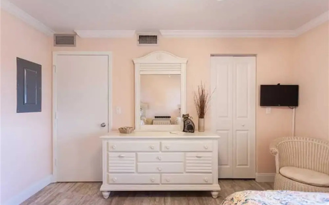 Shores Club 1002 - Two Bedroom Condo