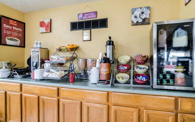 Econo Lodge Winfield