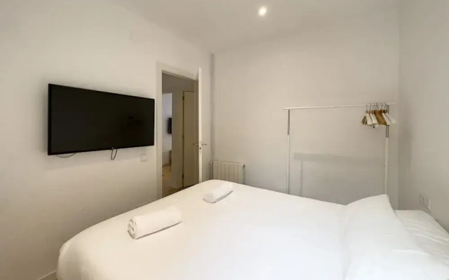 AinB Barcelona Sants Apartments