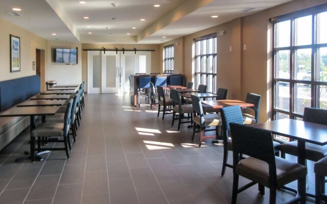 Comfort Inn & Suites