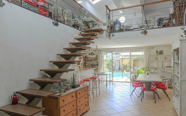 Amazing Holiday Home With Pool in Aix-en-provence