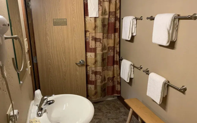 Historic Tamarack Lodge and Cabins