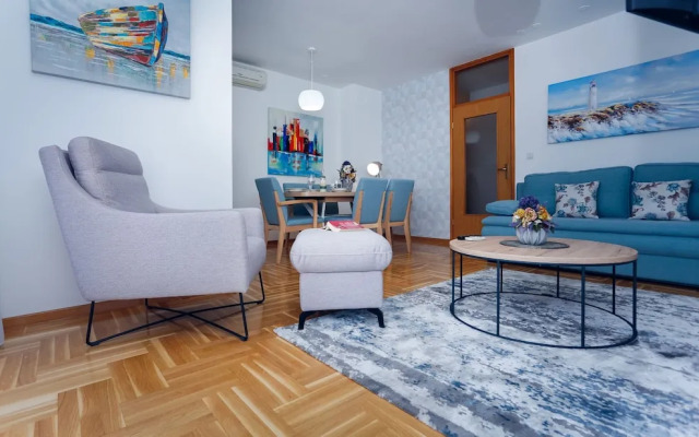Trogir Stylish Apartment With Balcony and Sea View
