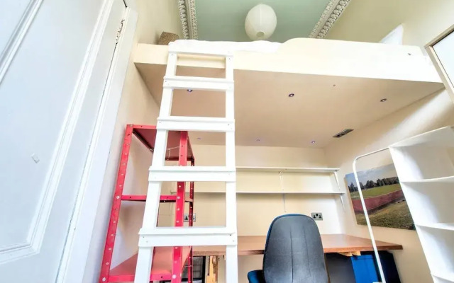 Intriguing 4-bedroom Main Door Apt Near Old Town