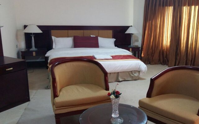 Palm Hotel Suites
