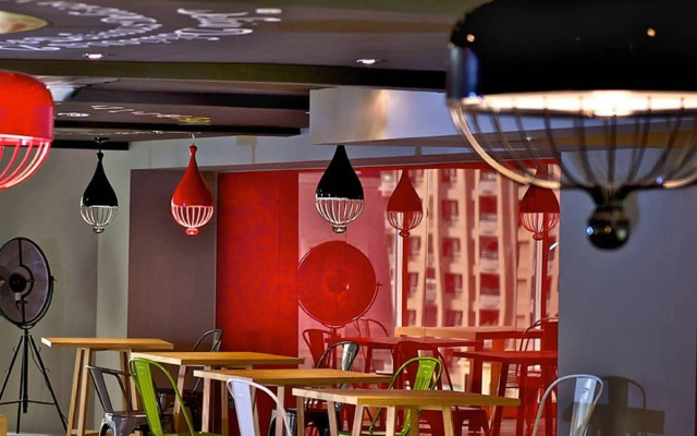 FX INN Kaohsiung Zhonghua Road Branch