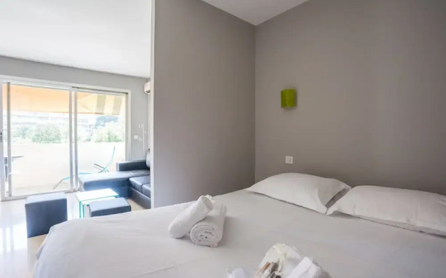 Modern A-C Studio by Weekome