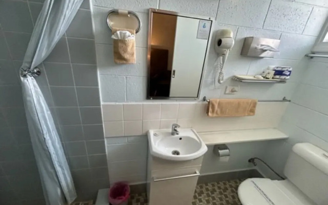 Warren Motor Inn