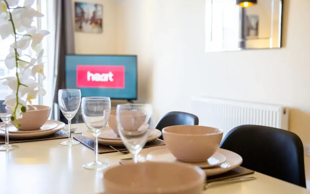 Velvet 1-bedroom Penthouse, Clockhouse, Hoddesdon