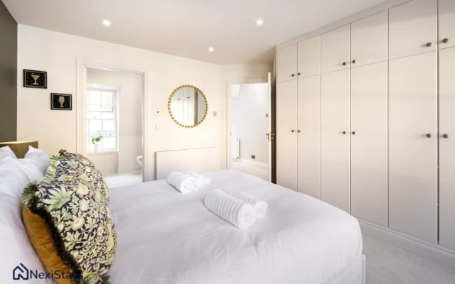 10 Mins Walk to Harrods Belgravia Mews House