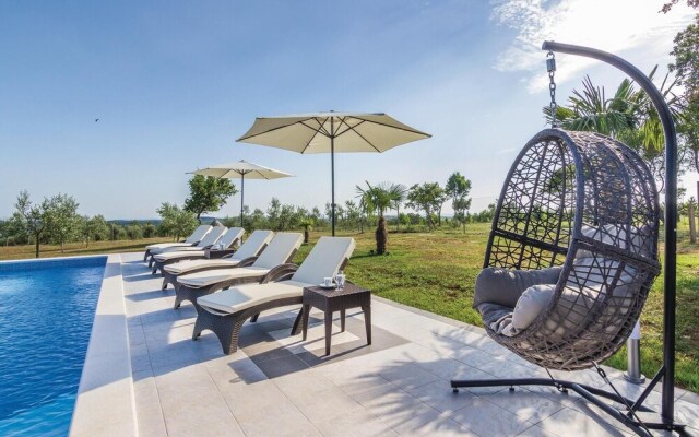 Beautiful Home in Cubani With Wifi and 2 Bedrooms
