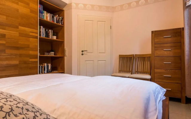 Seahorse Modern Retreat