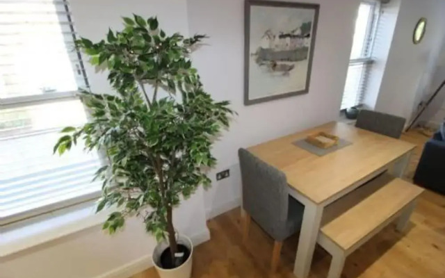 Middle Chine - 2 Bedroom Holiday Home