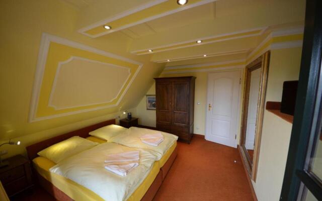 Eck-Reethaus-Sturmhaube