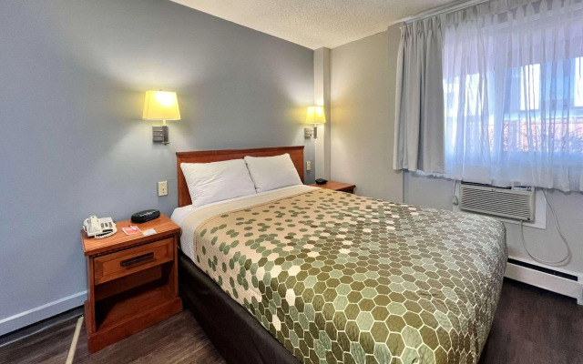 Econo Lodge Motel Village