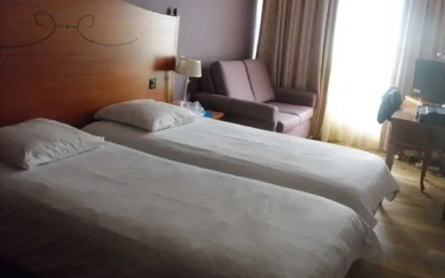 Hotel 33