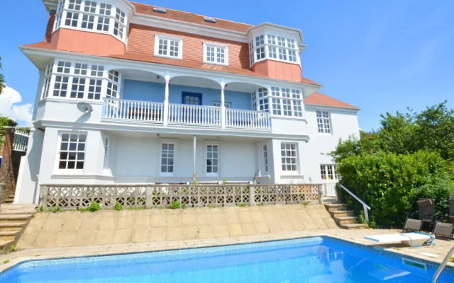 Modern Apartment in Tenby With Swimming Pool