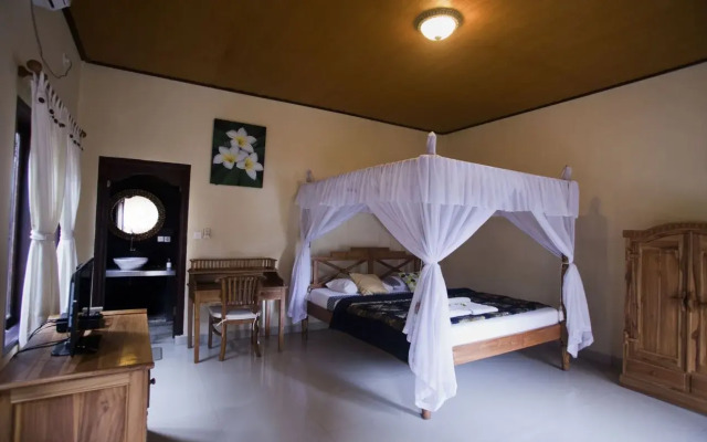 Tradisi Beach Front Villas