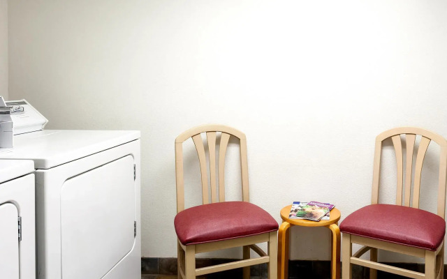 Motel 6 Anchorage, AK - Midtown
