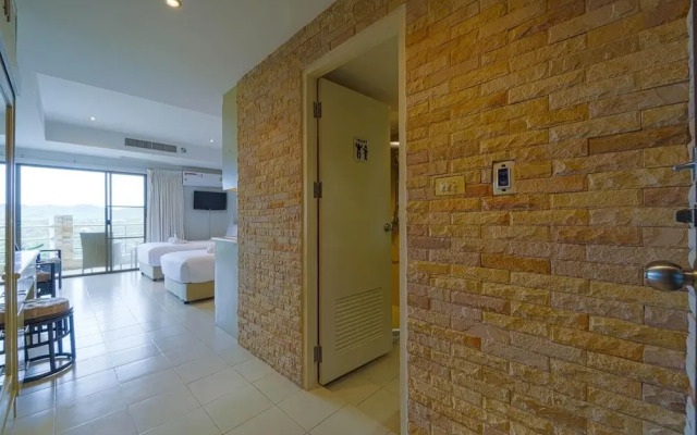 Beachfront Studio Condo-Seaview BW1