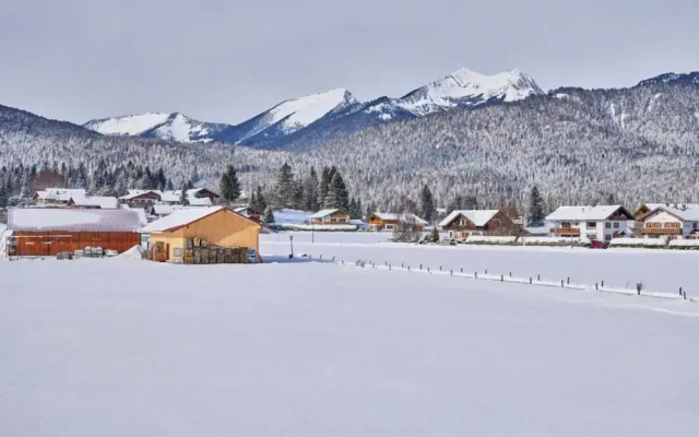Holiday Apartment "wetterstein"