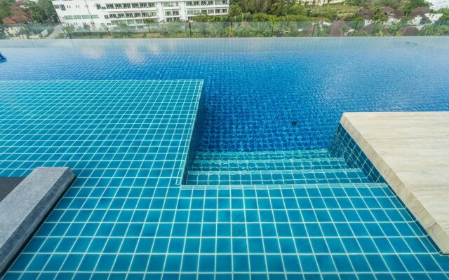 Pool access duplex in Surin condo for 4 people