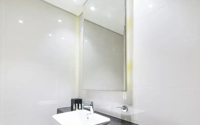 LUX The Bays Edge Canal View Suite