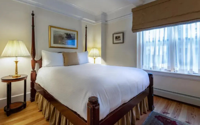 Roger Smith Hotel