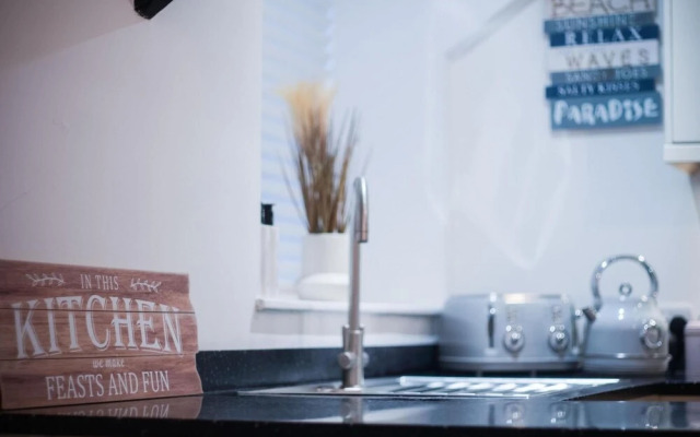 The Penthouse At The Mews - 2 Bedroom Apartment - Tenby