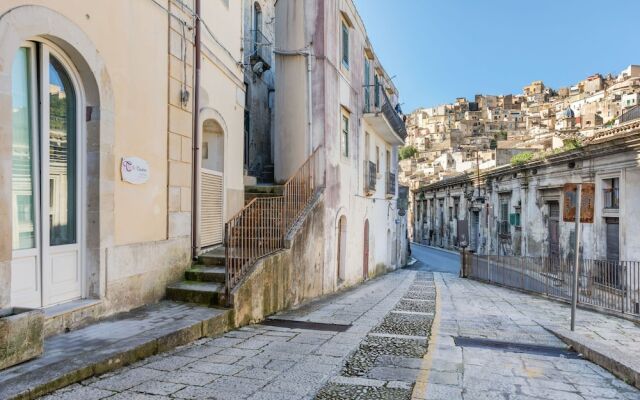 Vintage Holiday Home in Ragusa Ibla With Balcony