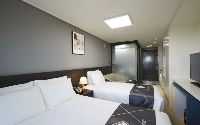 Sokcho Chonpines Beach Hotel