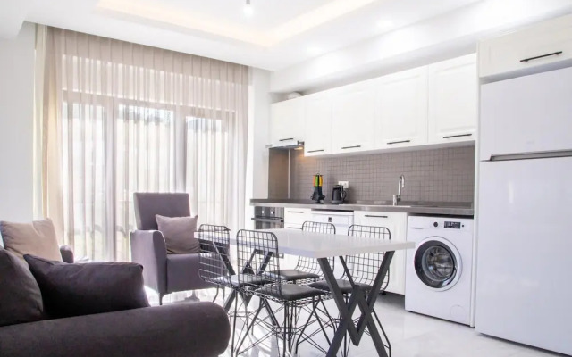 Modern Flat w Garden 5 min to Beach in Milas