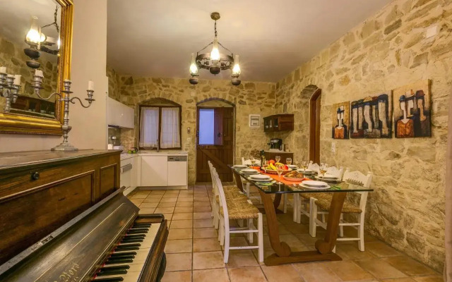 Villa Minos