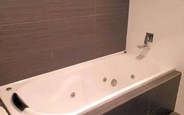 Carlton Suites