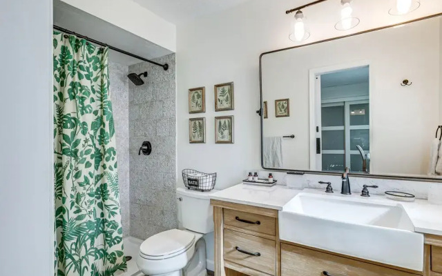 Apollo Beach Oasis: Lanai + Heated Pool!