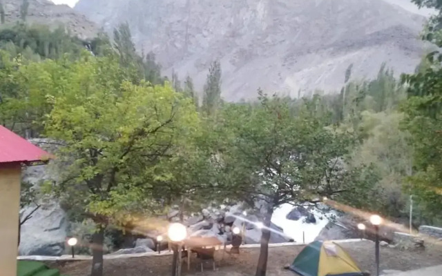Chogho-Sar Huts