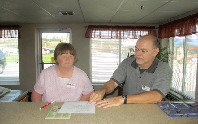 Budget Host Westgate Inn