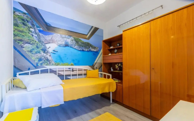 Stunning Apartment in Podstrana With 2 Bedrooms and Wifi