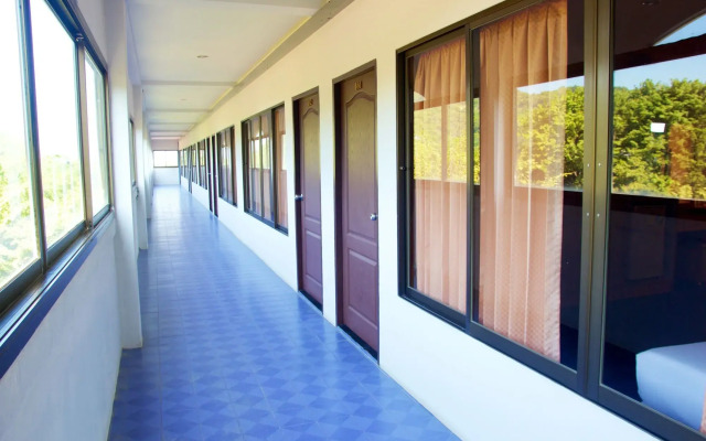 Sichang Shine Khao Resort