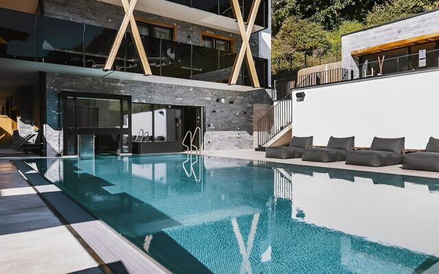 GLEMM by AvenidA Superior Hotel & Residences