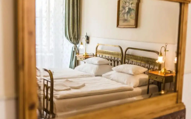 Hotel U Zlateho Jelena