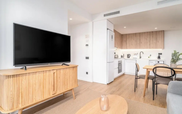 Limehome Barcelona Plaça Pirineus